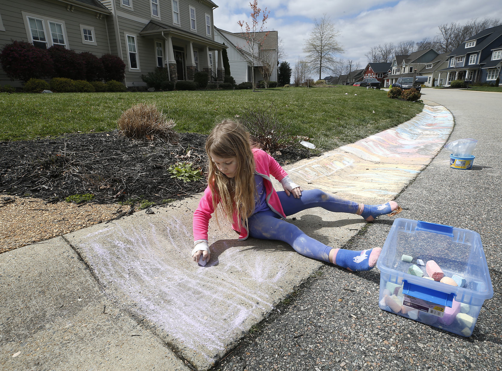 20200327_MET_COV_CHALK_AWE02